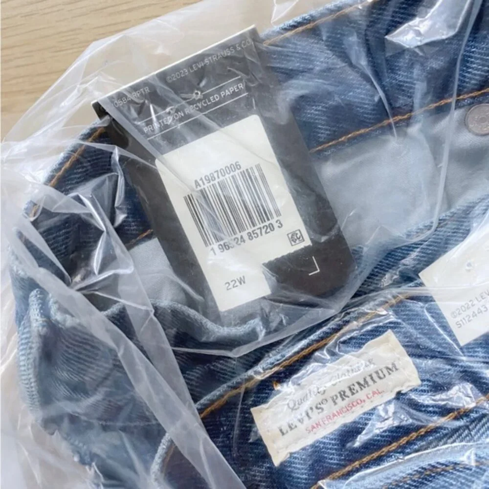 Urban Outfitters x Levi’s | 501 90s Vintage Denim Light Jean Shorts New Plus 22W - Picture 9 of 10